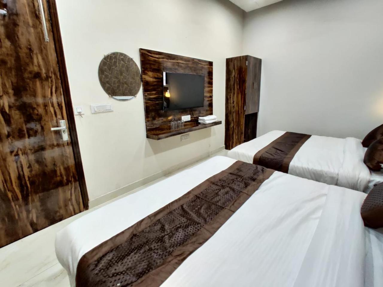 Hotel Gs Amritsar 200 Mtr From Golden Temple Eksteriør billede