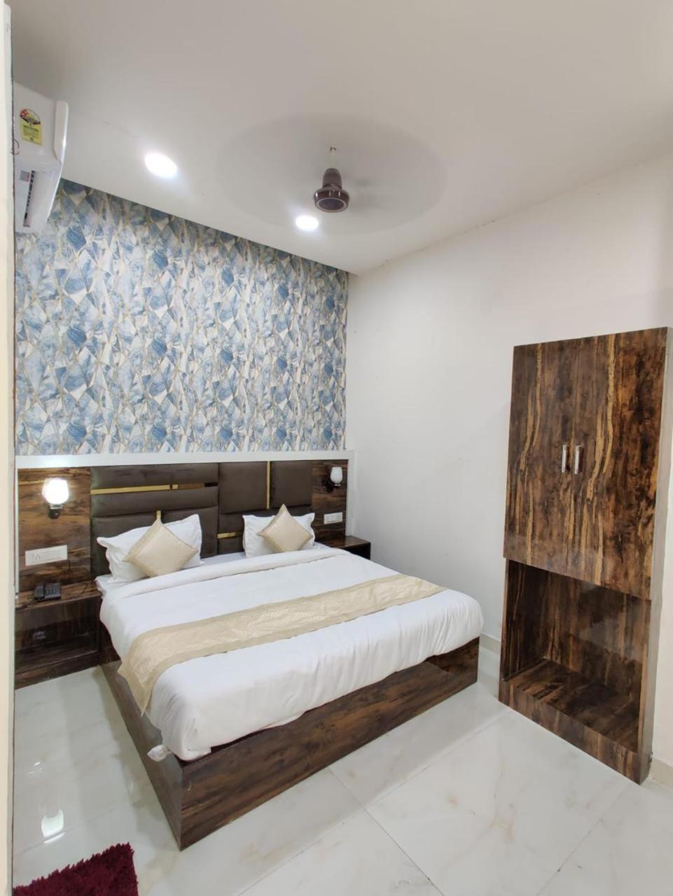 Hotel Gs Amritsar 200 Mtr From Golden Temple Eksteriør billede